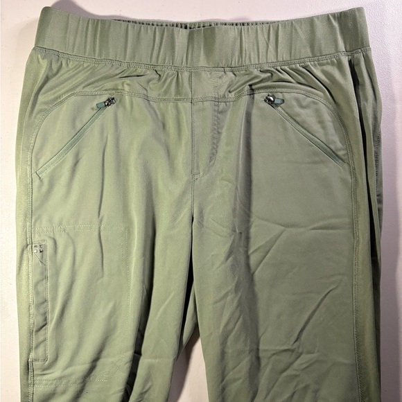 White Cross Olive Green Activewear - Picture 2 of 11